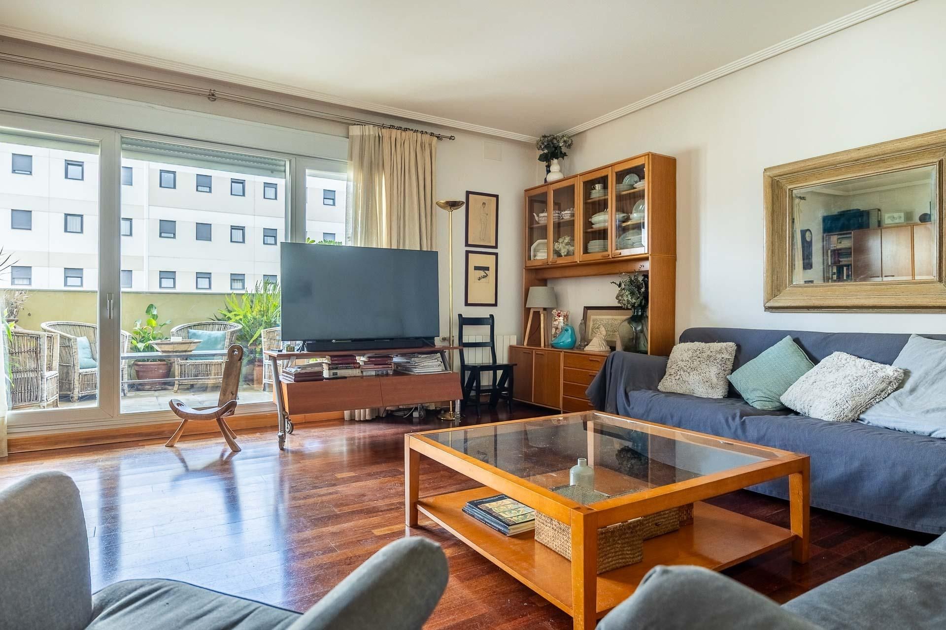 Sala d'estar de Dúplex en venda en  Sevilla Capital amb Calefacció, Jardí privat i Terrassa