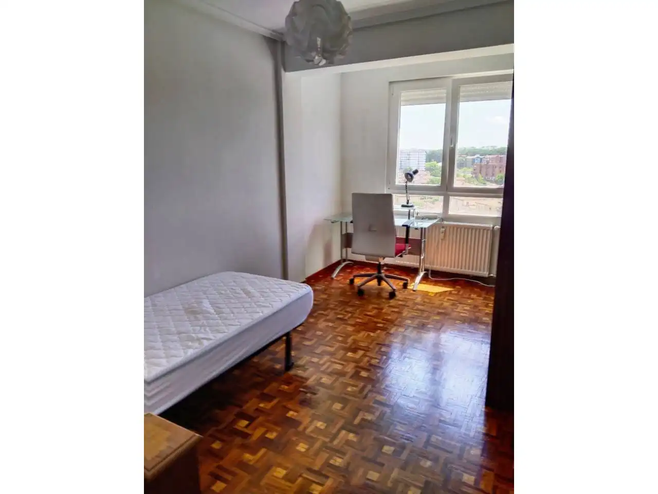 Bedroom of Flat for rent in Burgos  with Heating, Parquet flooring and Terrace