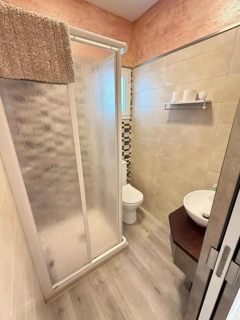 Bany de Casa o xalet en venda en Córdoba amb Aire condicionat, Calefacció i Jardí privat