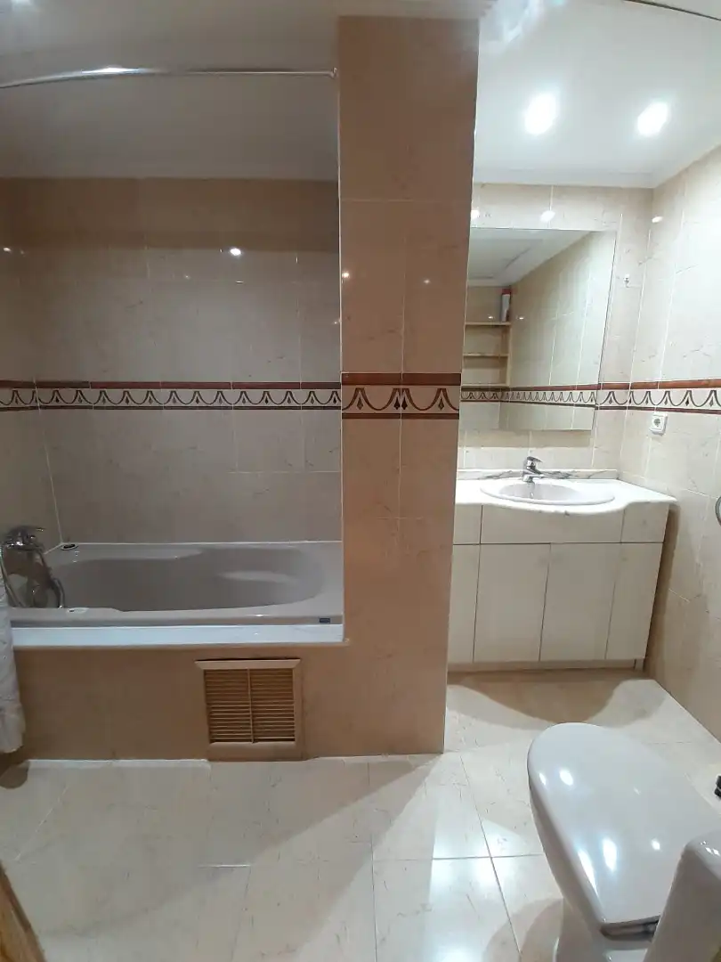 Bany de Apartament de lloguer en Valencia amb Aire condicionat, Calefacció i Terrassa