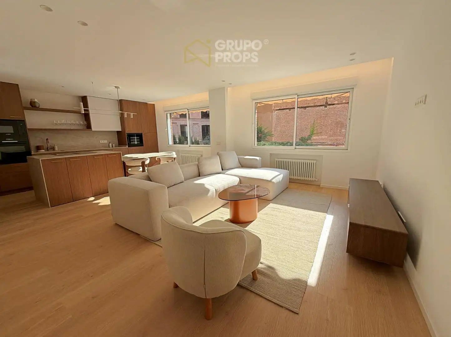 Sala de estar de Apartamento en venta en Madrid con Calefacción y Amueblado