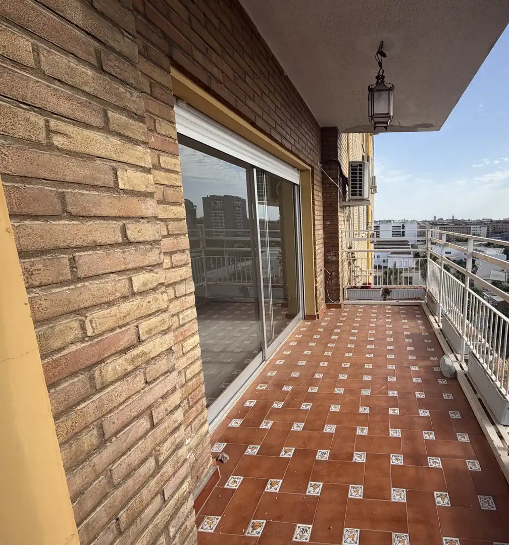 Terraza de Piso de alquiler en Sevilla con Aire acondicionado
