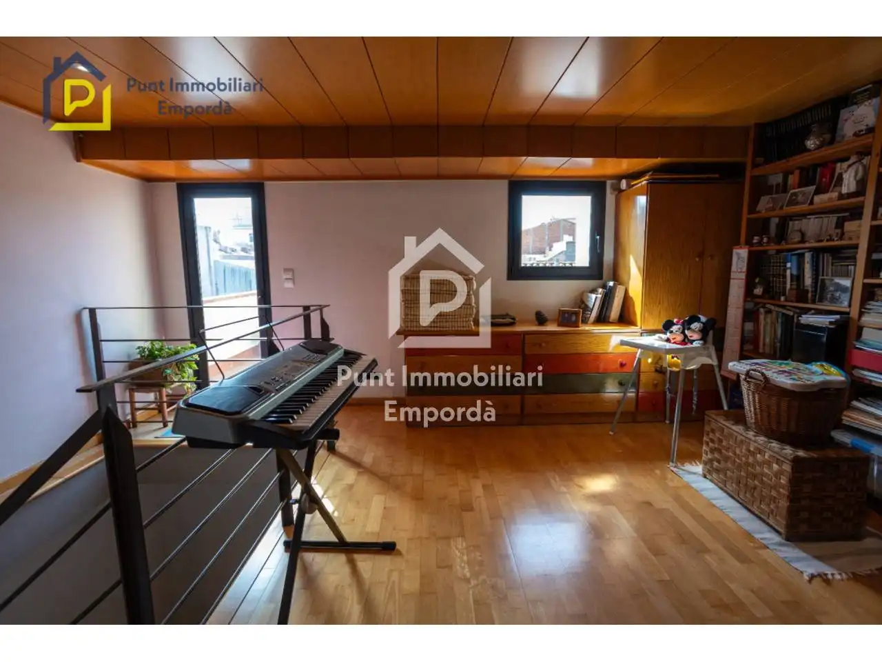 Living room of Houses for sale in Figueres  with Air Conditioner, Heating and Private garden