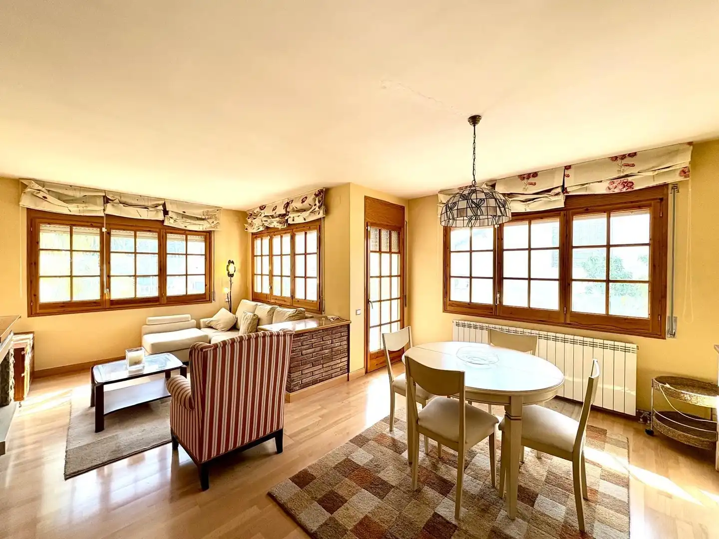 Sala de estar de Casa o chalet en venta en Lliçà d'Amunt con Aire acondicionado, Calefacción y Jardín privado