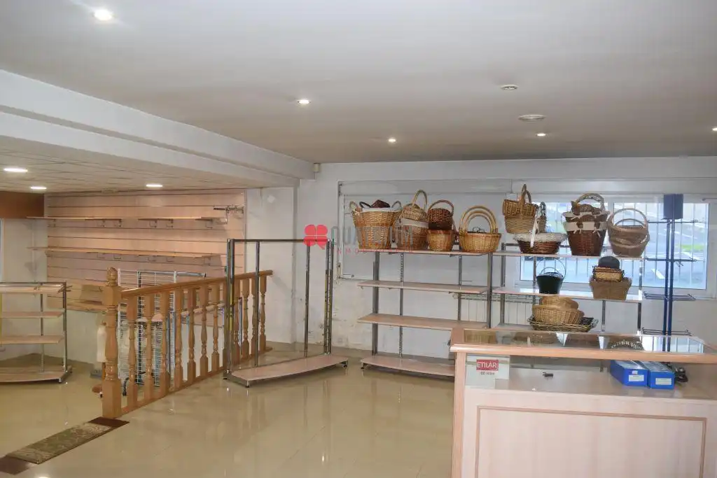 Business premises for sale in Sánchez Freire, imagen 13