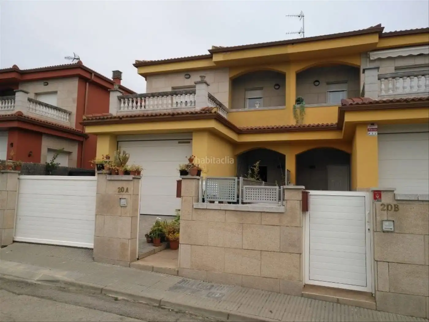 Casa aparellada en venda a Carrer Vent 926