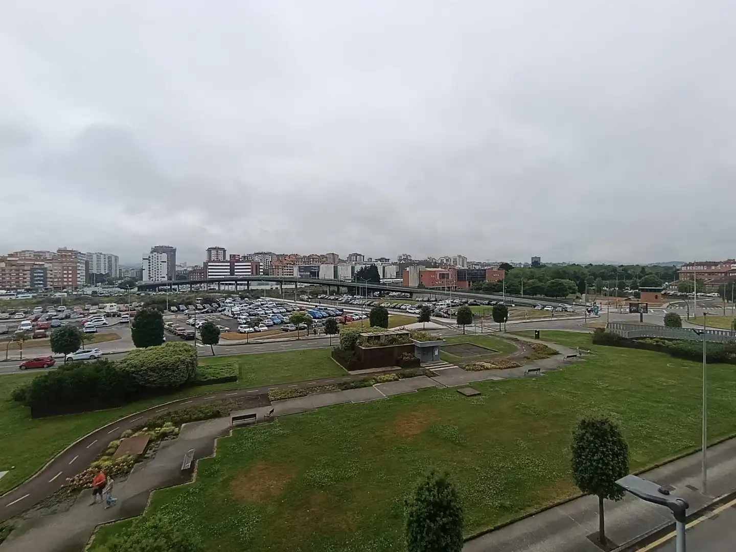 Aparcament de Pis en venda en Gijón  amb Calefacció, Terrassa i Traster