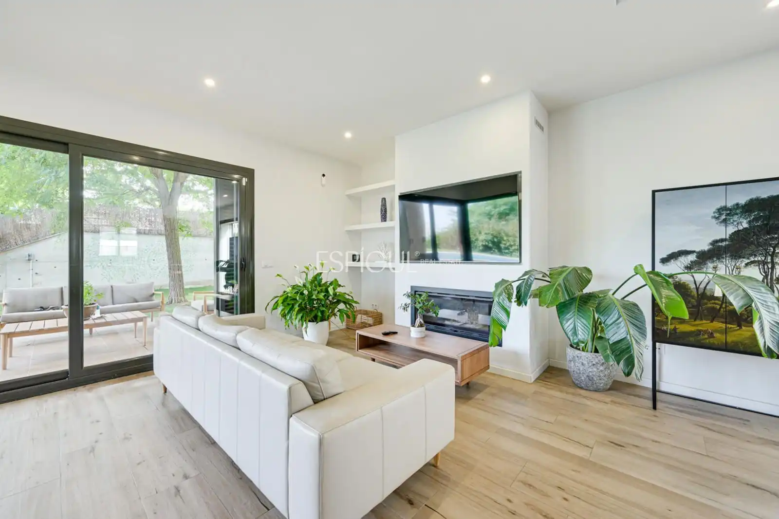 Living room of Houses for sale in Mataró  with Air Conditioner, Private garden and Terrace