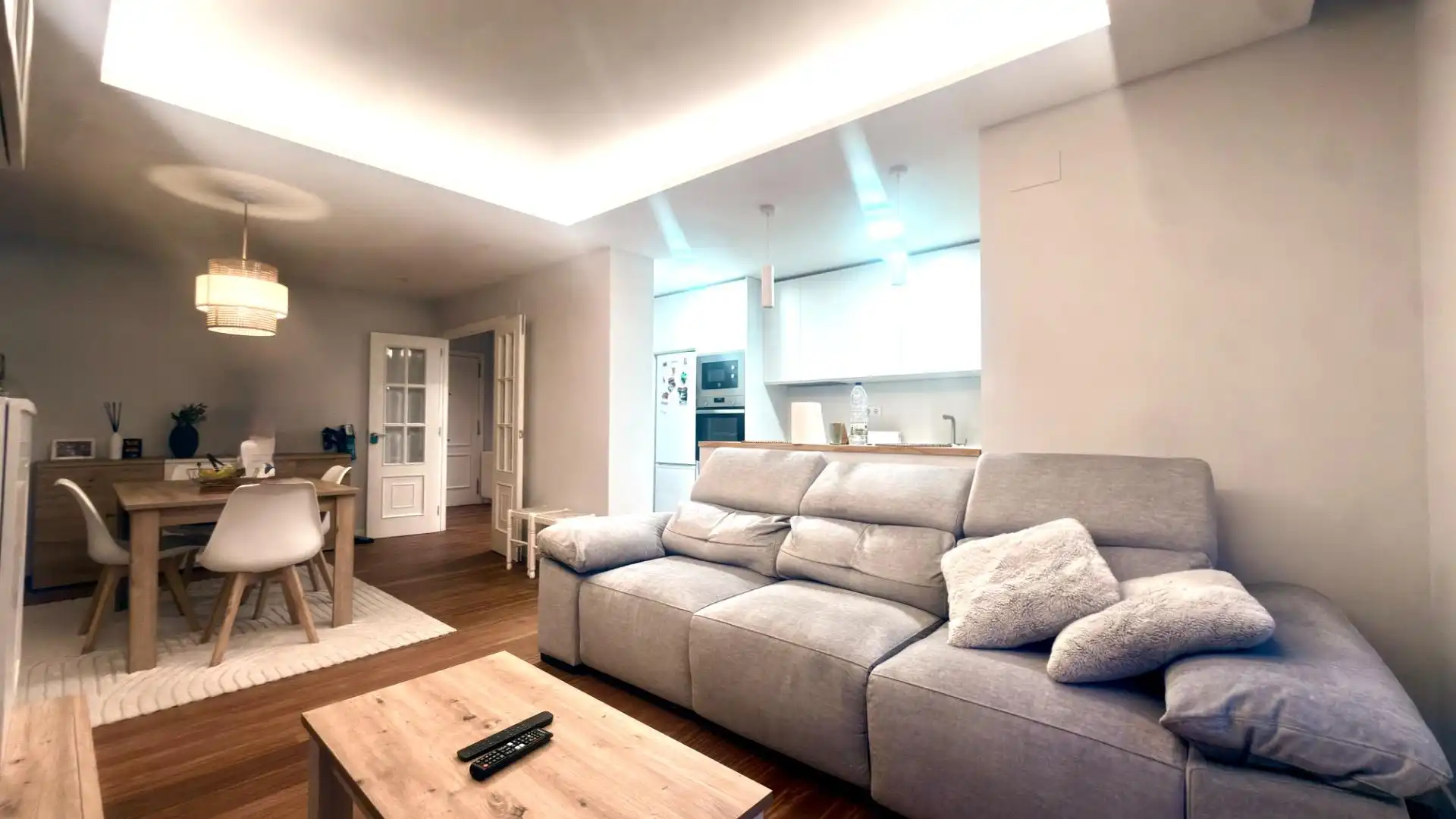 Living room of Flat for sale in Ourense Capital   with Parquet flooring, Furnished and Balcony