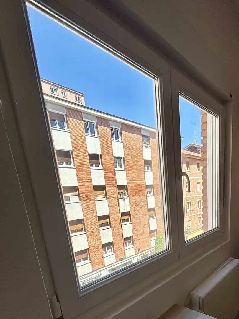 Vista exterior de Piso en venta en Oviedo  con Calefacción y Parquet