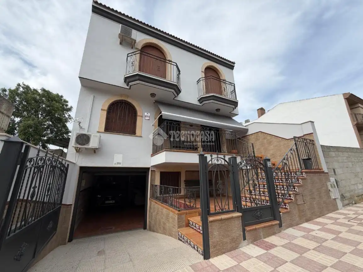 Vista exterior de Casa o chalet en venta en Torredonjimeno