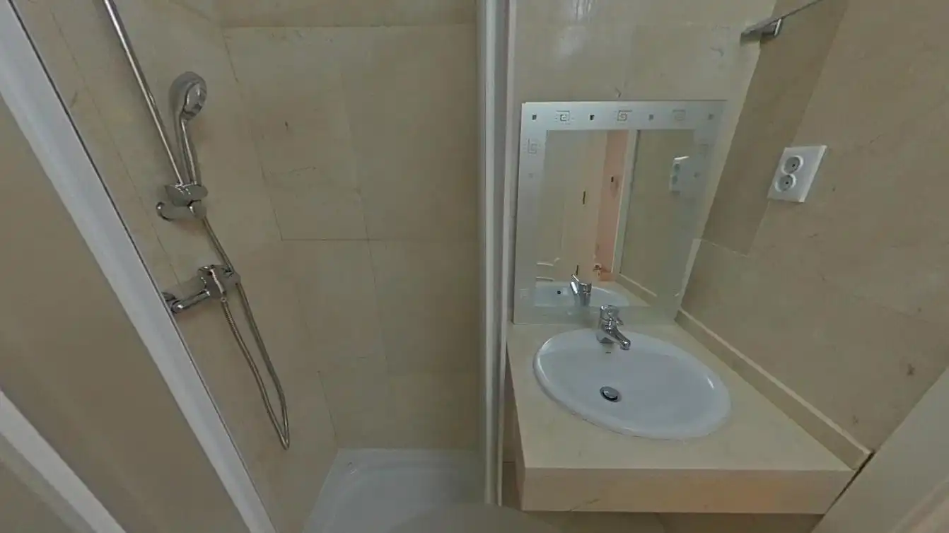 Badezimmer von Wohnung zum Verkauf in Madrid mit Heizung, Parkett und Abstellraum