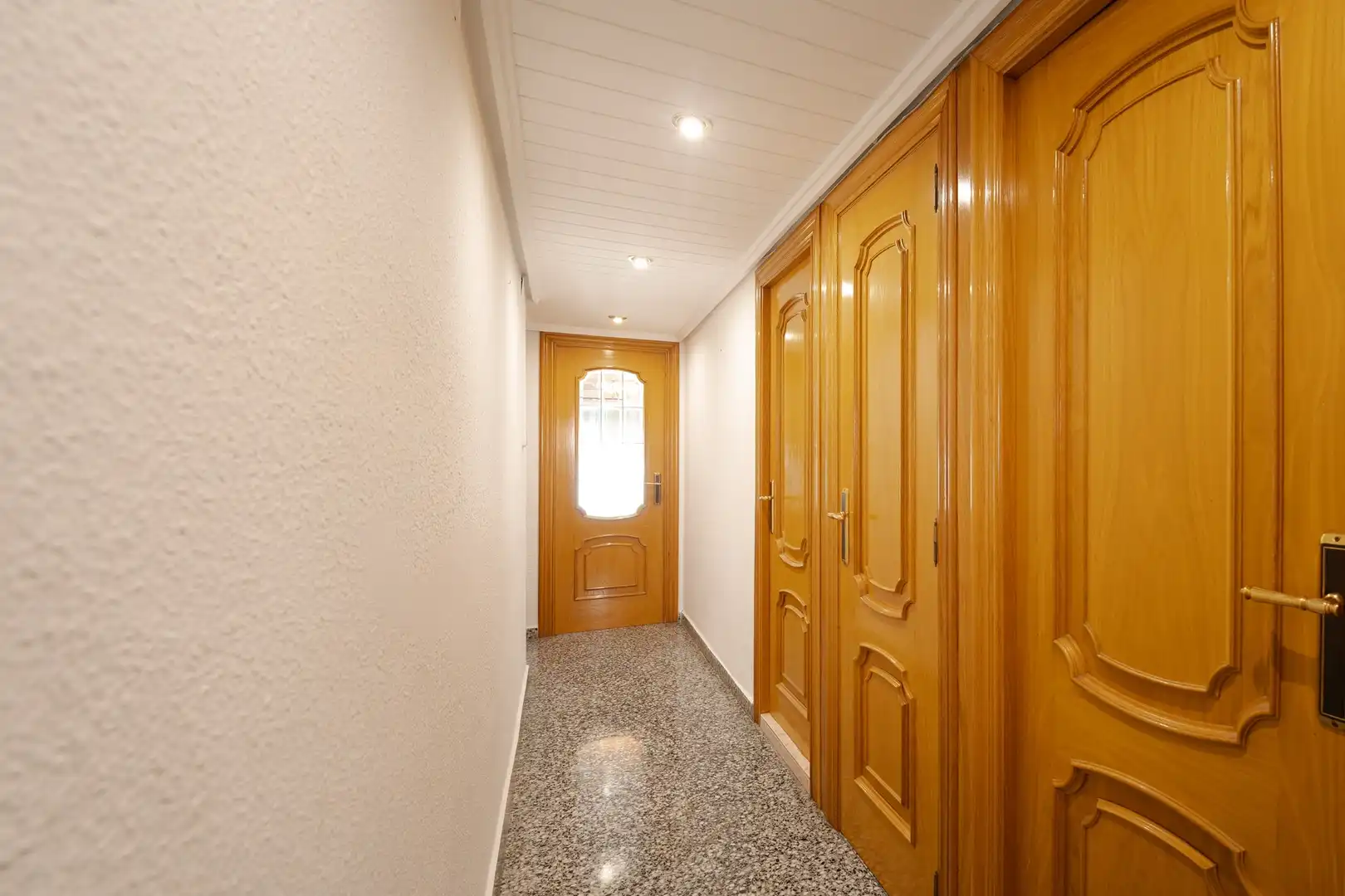 Wohnung zum Verkauf in Valencia mit Klimaanlage, Privatgarten und Abstellraum