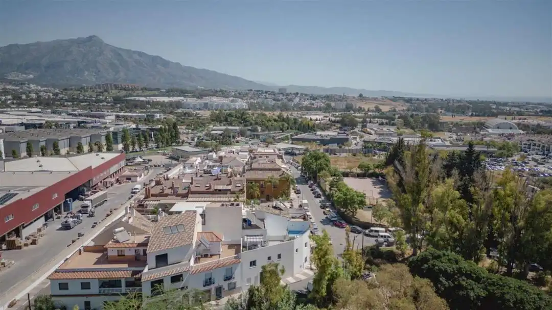 Vista exterior de Casa adosada en venta en Marbella con Terraza y Piscina