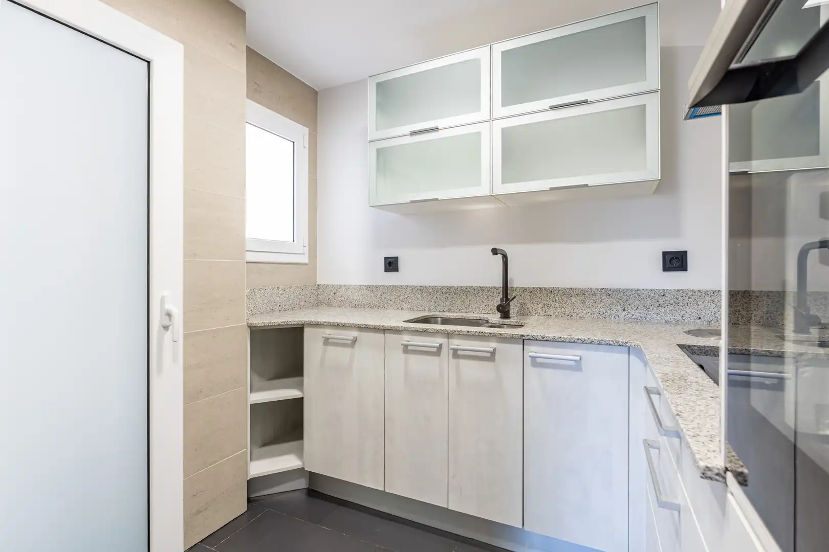 Küche von Wohnung zum Verkauf in Barcelona mit Klimaanlage, Heizung und Parkett