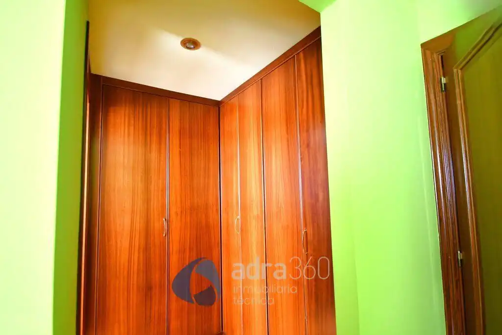 Habitación de Casa adosada en venta en Lardero con Calefacción, Terraza y Trastero