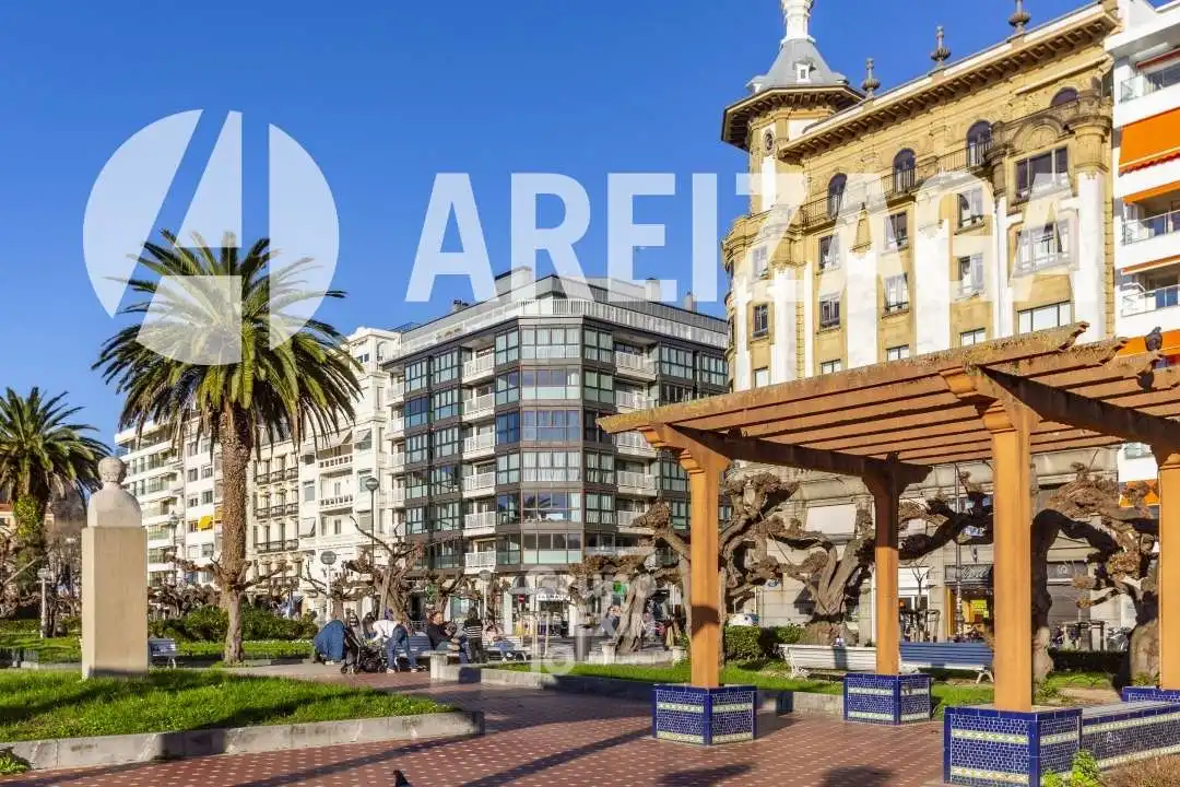 Außenansicht von Büro zum Verkauf in Donostia - San Sebastián  mit Klimaanlage, Heizung und Abstellraum