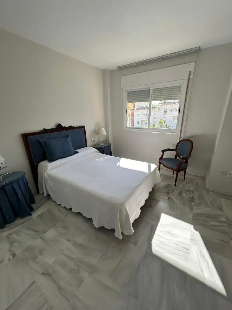 Dormitori de Pis de lloguer en Málaga amb Aire condicionat, Terrassa i Piscina comunitària
