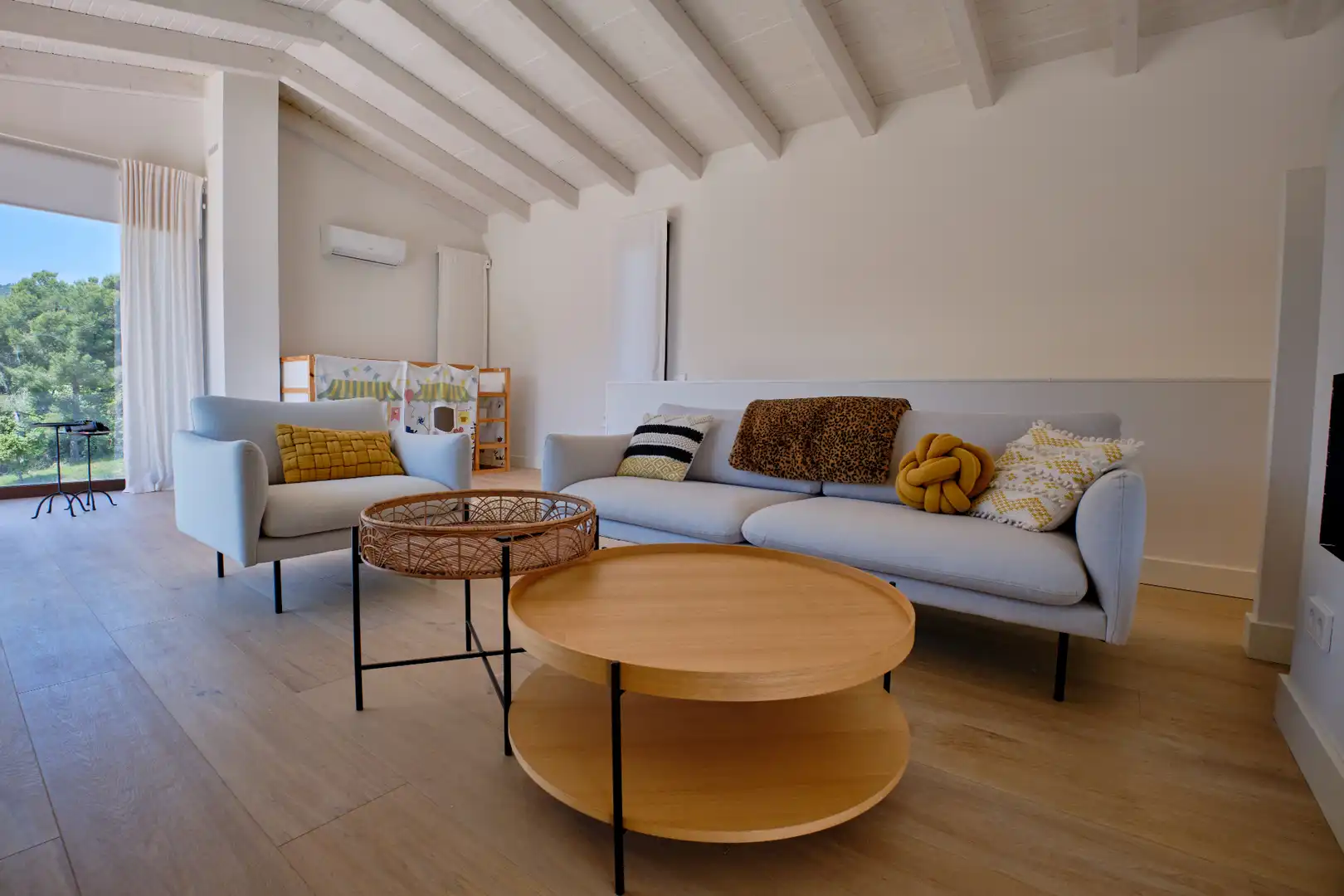Sala d'estar de Casa o xalet de lloguer en Mont-ras amb Aire condicionat, Calefacció i Jardí privat