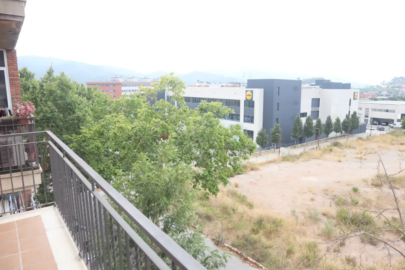 Vista exterior de Pis en venda en Montcada i Reixac amb Calefacció, Terrassa i Balcó