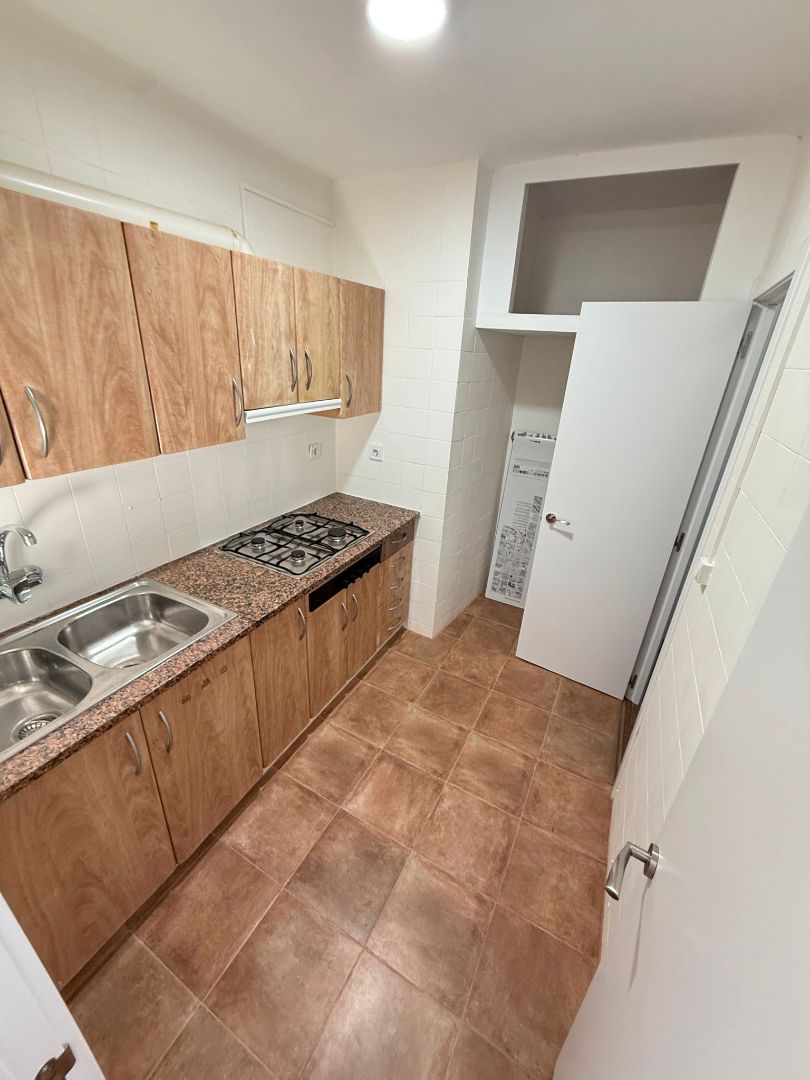 Kitchen of Flat for sale in L'Hospitalet de Llobregat  with Oven
