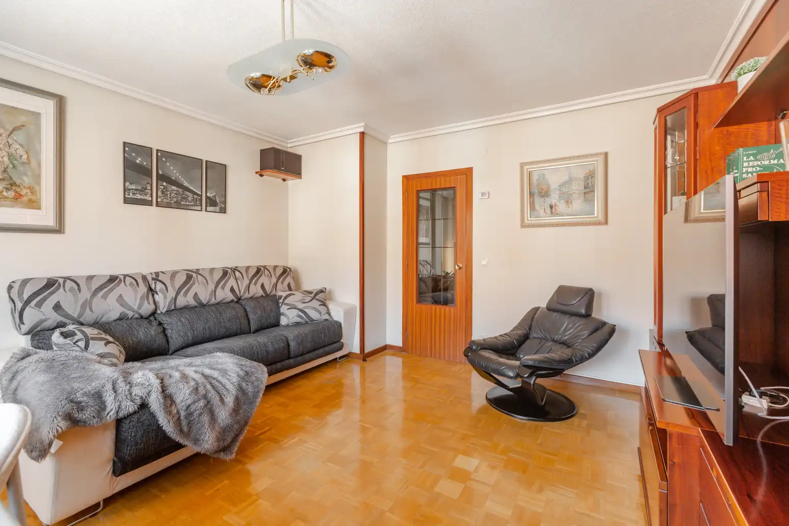 Living room of Flat for sale in  Pamplona / Iruña  with Heating, Parquet flooring and Terrace