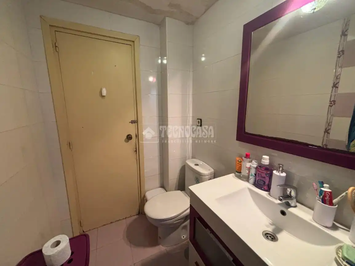 Bathroom of Flat for sale in Leganés