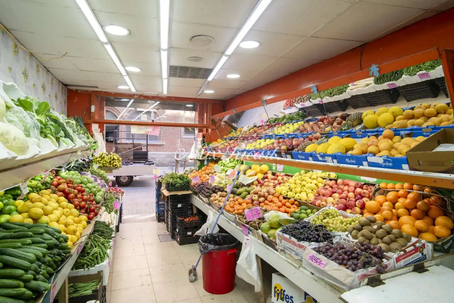Local en venta en Barcelona con Calefacción y Amueblado