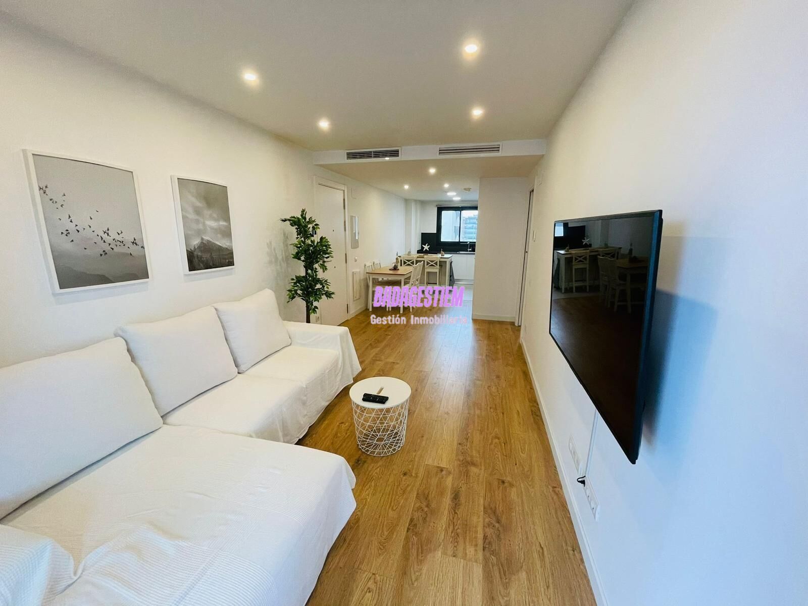 Sala d'estar de Pis de lloguer en Badalona amb Aire condicionat, Calefacció i Parquet