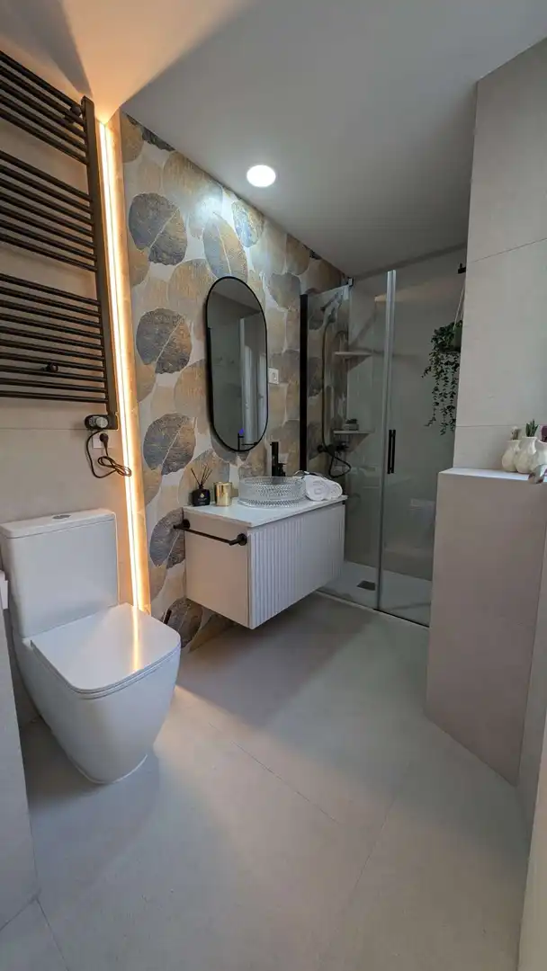 Baño de Apartamento para compartir en Madrid con Aire acondicionado, Calefacción y Terraza