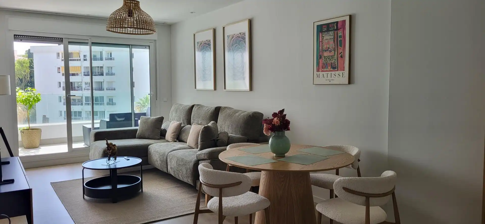 Sala d'estar de Apartament de lloguer en Marbella amb Aire condicionat, Calefacció i Terrassa