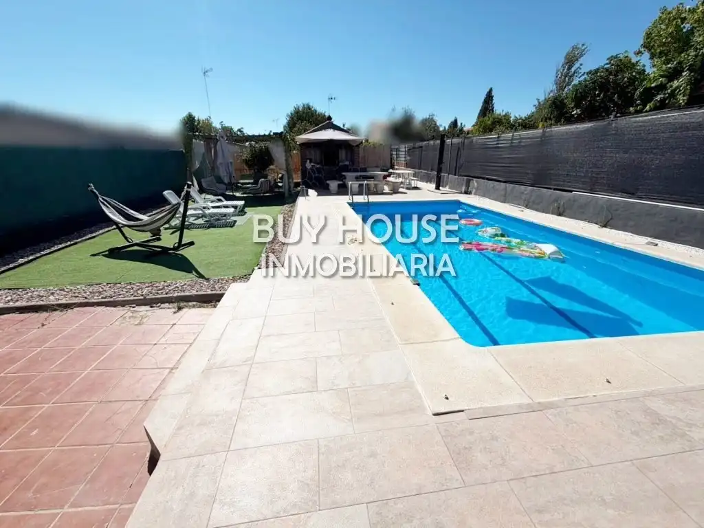Piscina de Casa o xalet en venda en Yuncos
