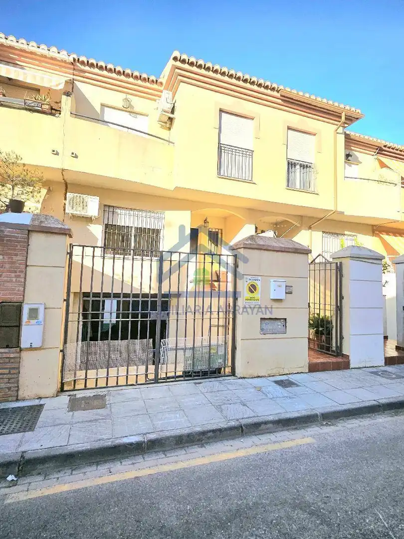 Vista exterior de Casa o chalet en venta en Ogíjares con Aire acondicionado y Balcón