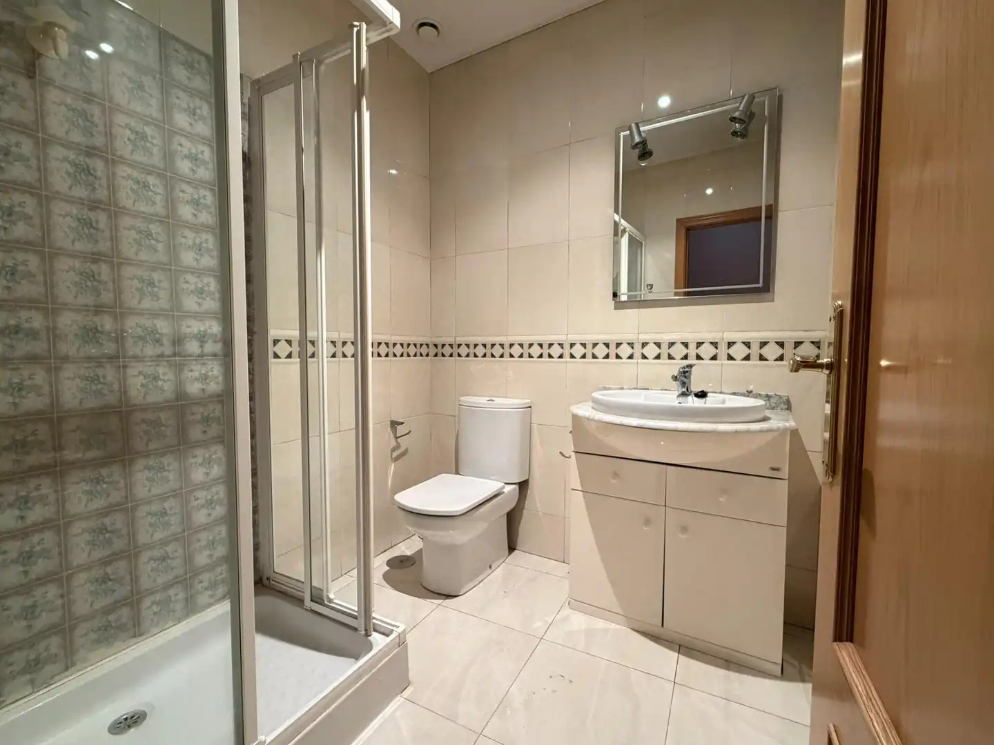 Baño de Apartamento en venta en Ponferrada con Calefacción y Trastero
