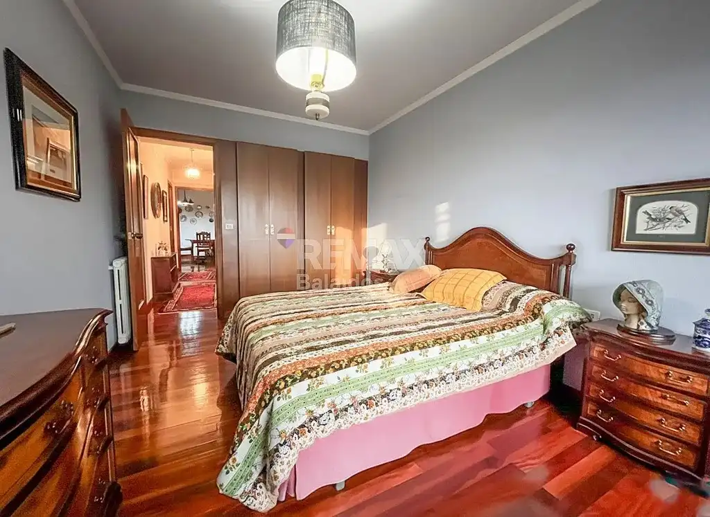 Habitación de Piso en venta en Vigo  con Calefacción, Parquet y Terraza