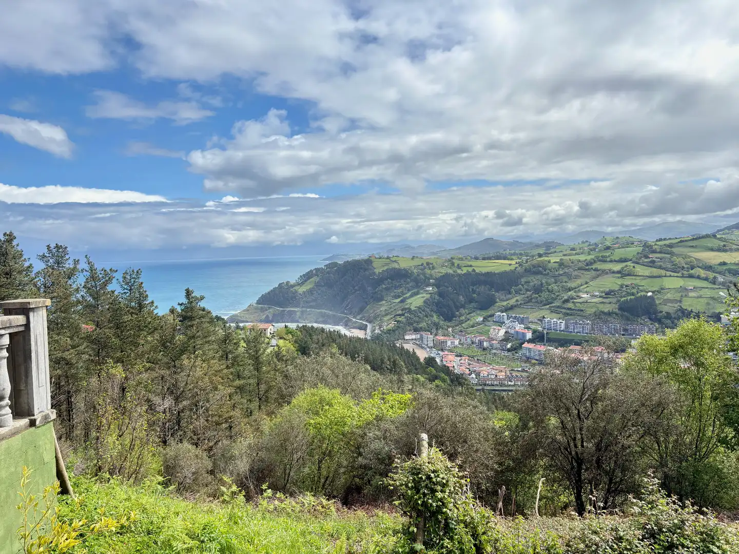 Vista exterior de Casa o xalet en venda en Mutriku amb Jardí privat, Piscina i Moblat