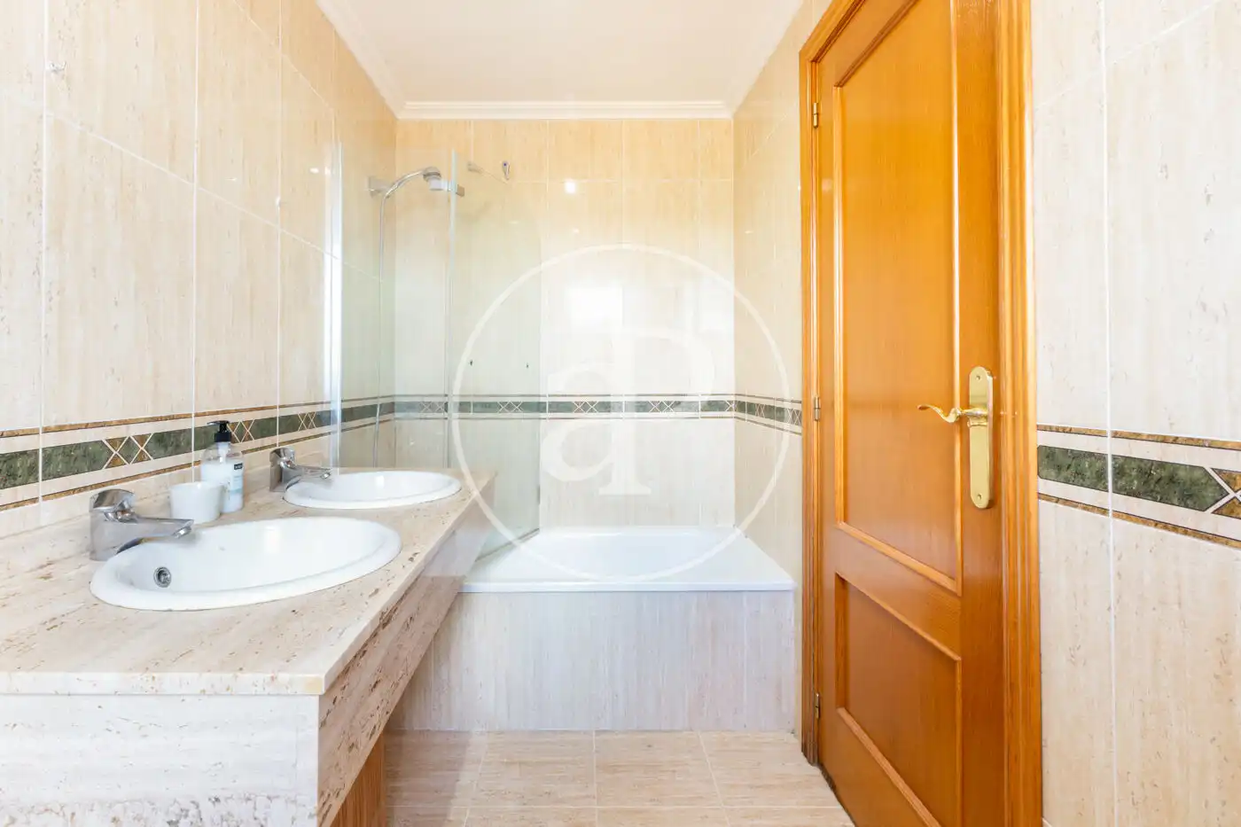Baño de Casa adosada en venta en Chiva con Aire acondicionado, Calefacción y Jardín privado