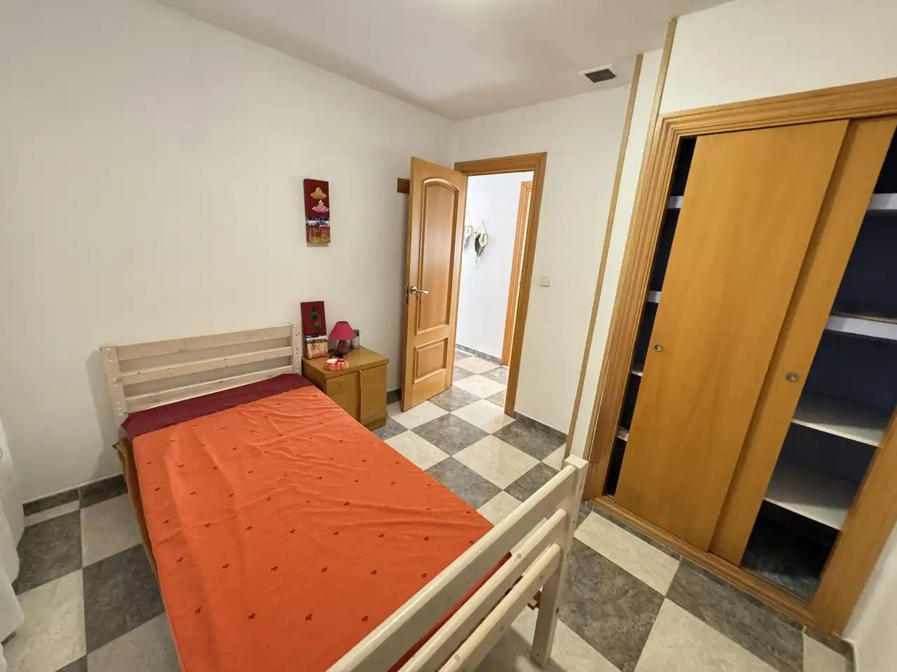 Dormitori de Casa o xalet en venda en Oliva amb Aire condicionat