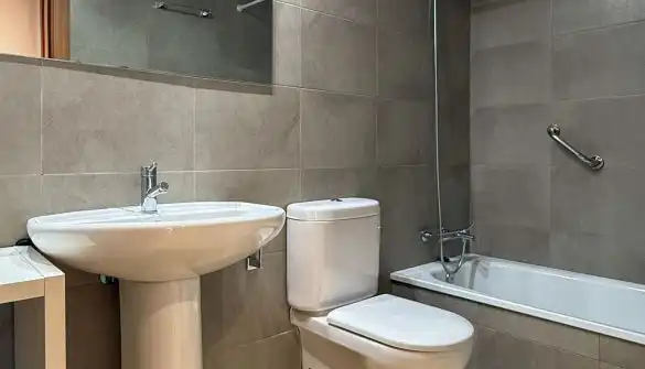 Baño de Dúplex en venta en Palamós con Calefacción, Terraza y Trastero