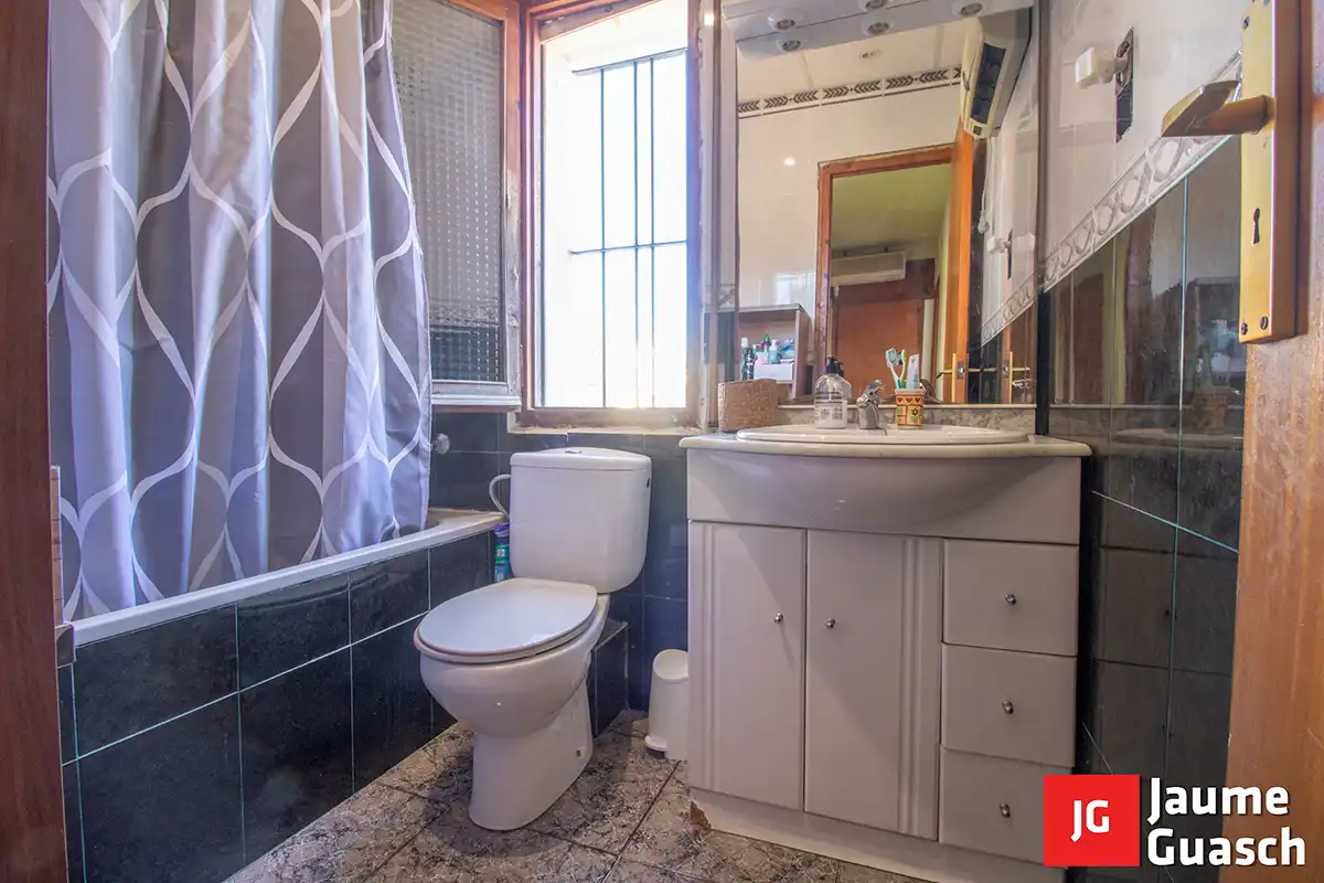 Baño de Casa o chalet en venta en Torredembarra con Aire acondicionado, Calefacción y Jardín privado