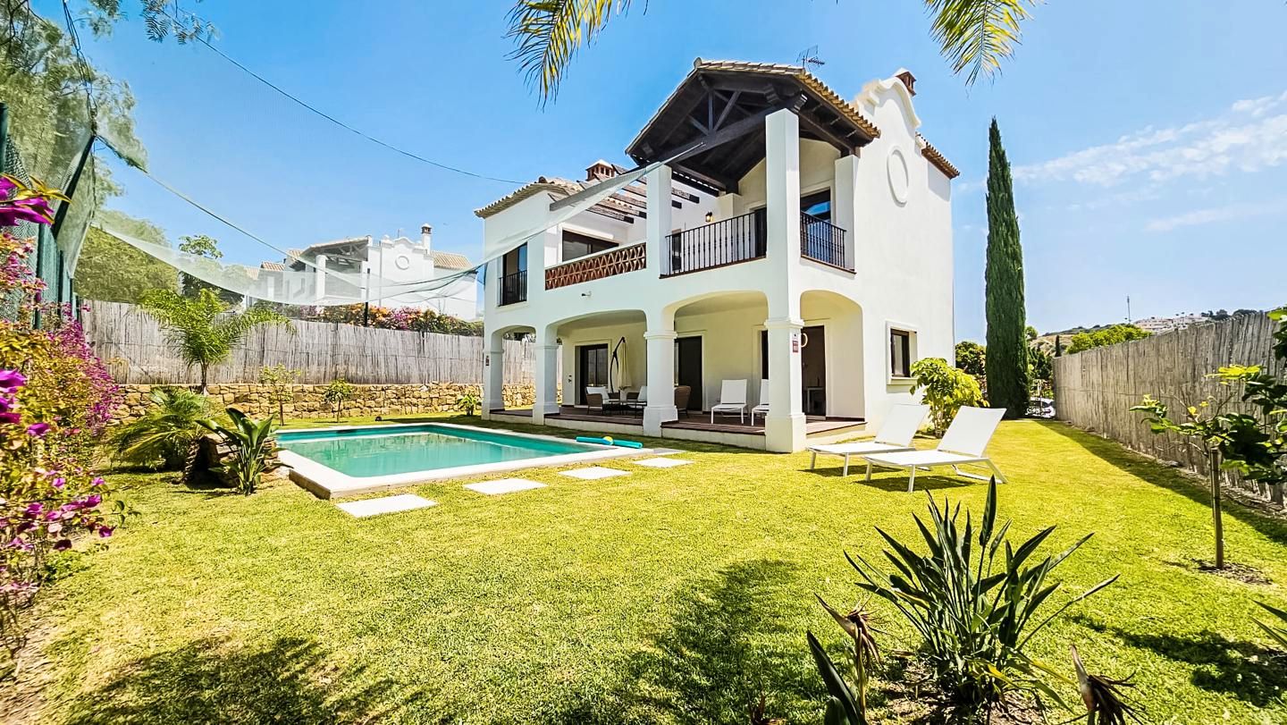 Exterior view of House or chalet for sale in Estepona  with Air Conditioner, Heating and Private garden