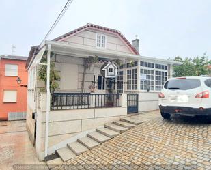 Vista exterior de Casa o xalet en venda en Redondela amb Terrassa, Moblat i Forn