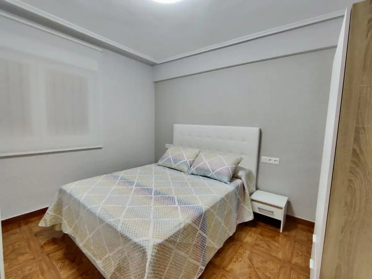 Dormitori de Pis de lloguer en Laredo amb Calefacció, Terrassa i Moblat