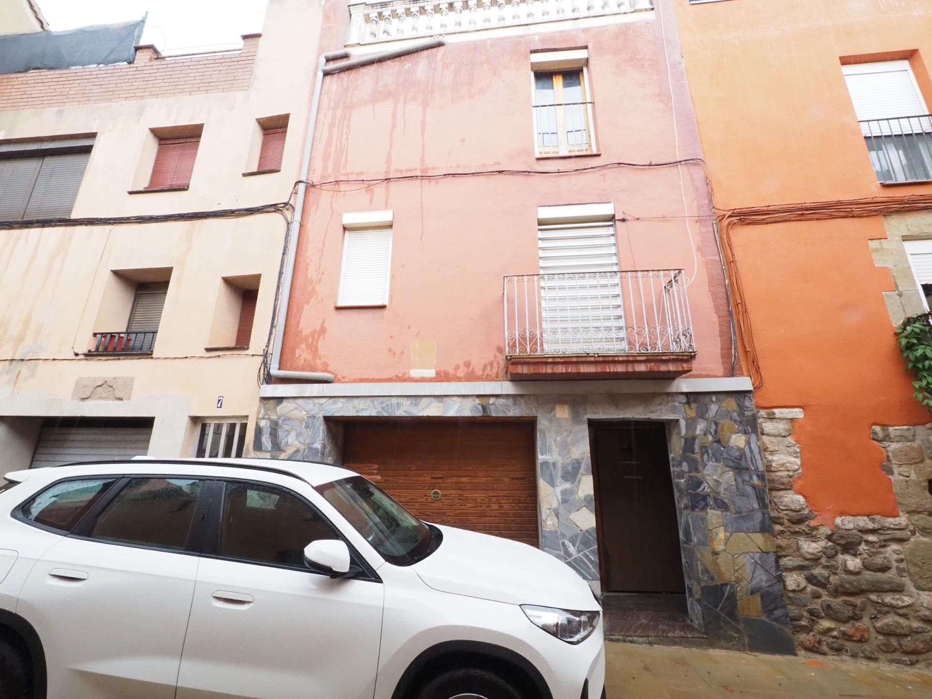 Vista exterior de Casa adosada en venda en Artés amb Terrassa