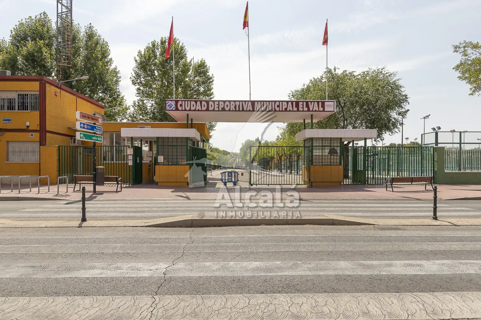 Vista exterior de Piso en venta en Alcalá de Henares con Calefacción, Terraza y Trastero