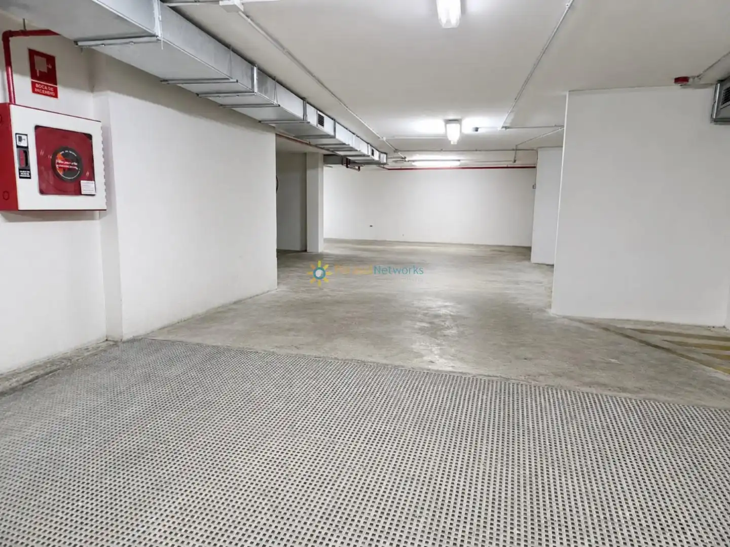 Garaje en venta en Ador