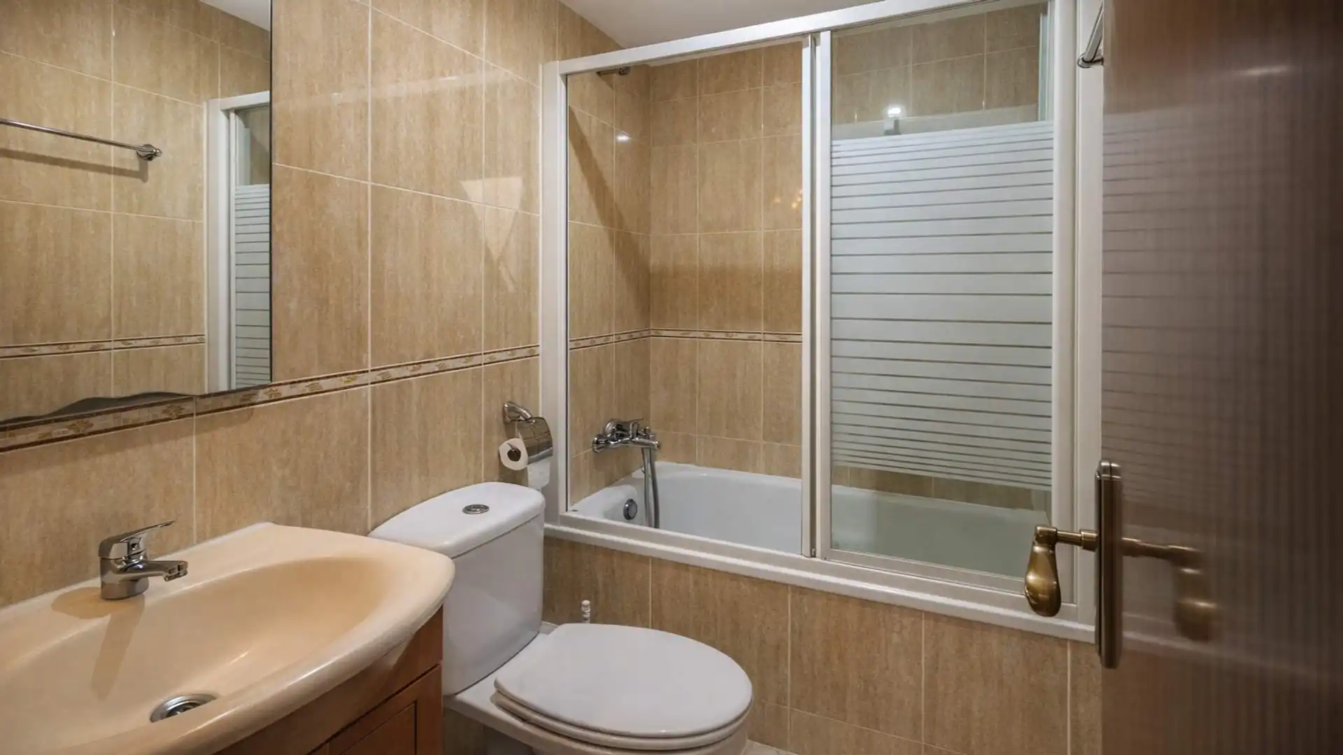 Badezimmer von Wohnung zum Verkauf in L'Hospitalet de Llobregat mit Alarm