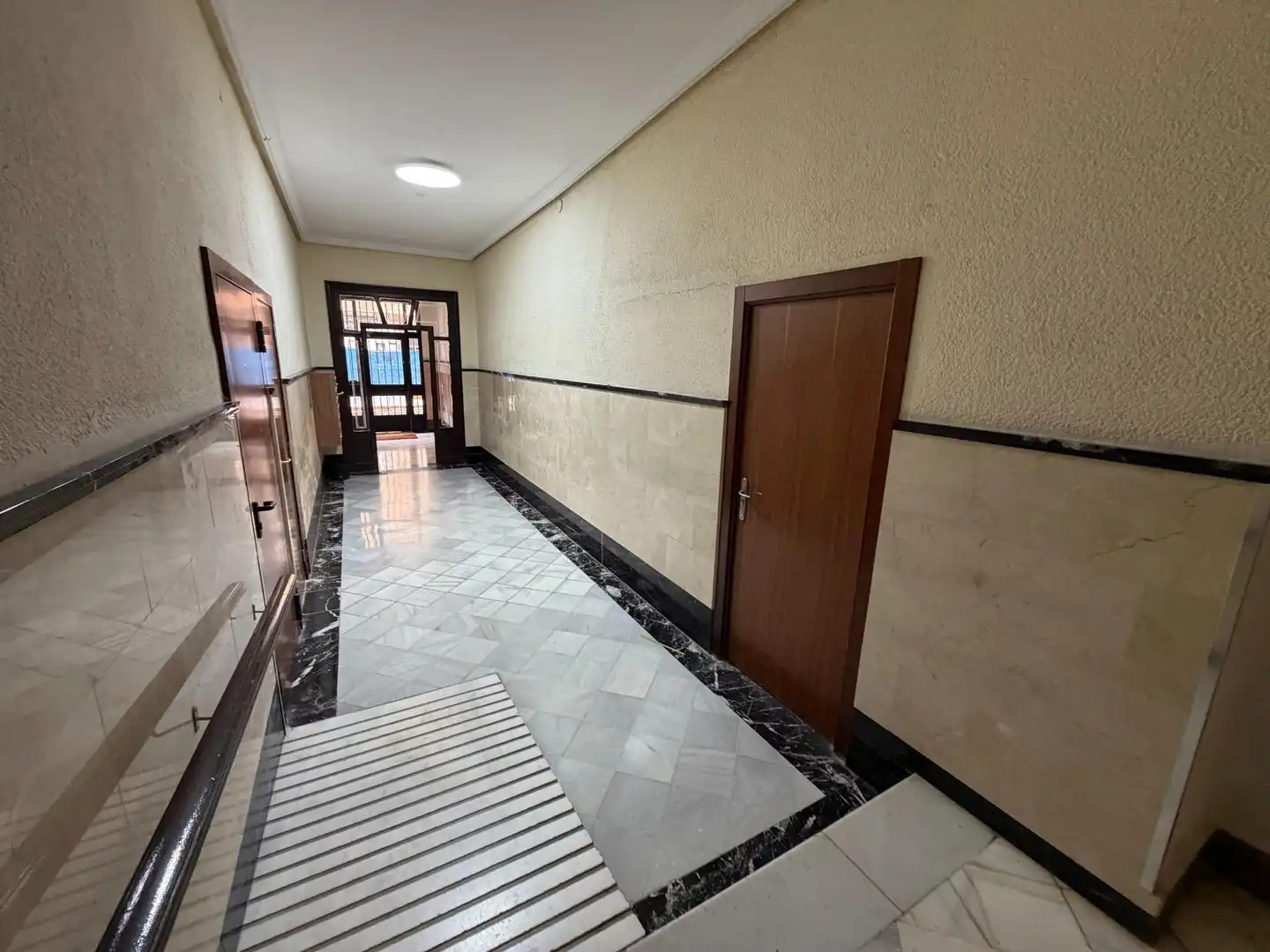 Flat for sale in Valencia  with Air Conditioner, Furnished and Balcony