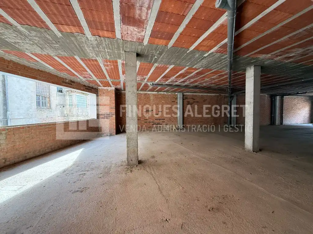 Local comercial en venda a Calle Acadèmia General Bàsica