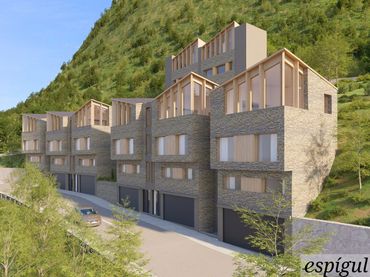 Casa de obra nueva con piscina en venta en Carretera de Montaup 5